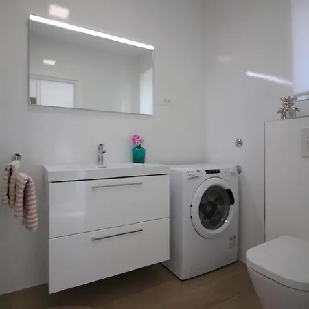 Sabina, 2 Schlafzimmer, Am Waldrand Apartment
