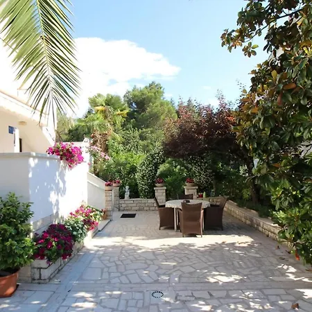Sabina, 2 Schlafzimmer, Am Waldrand Apartment Porec