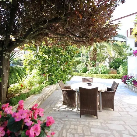 Apartment Sabina, 2 Schlafzimmer, Am Waldrand Porec